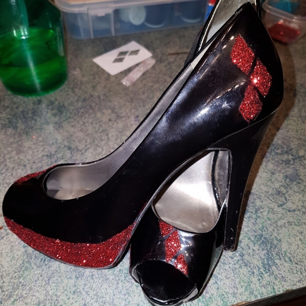 Black Guess peep toe pump
